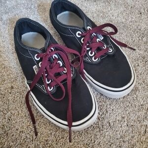 Vans Women's Atwood Black Canvas Burgundy Lace Low Top Sneaker Size 6